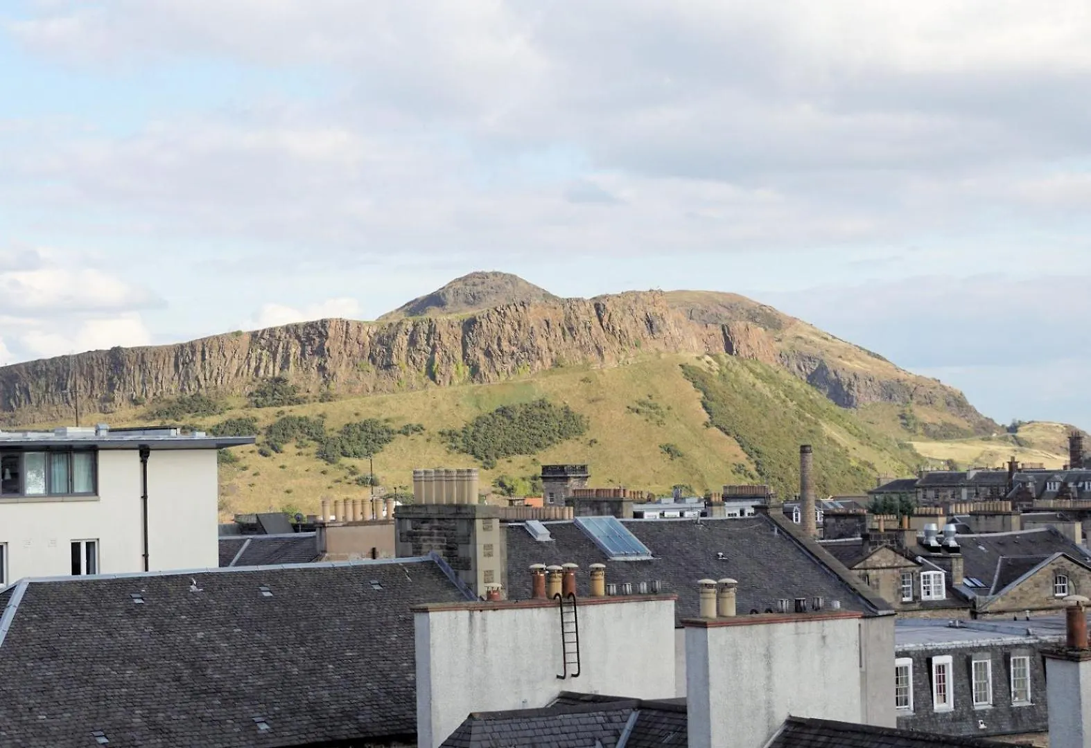 Guestready - Historic Edinburgh Old Town Apartment